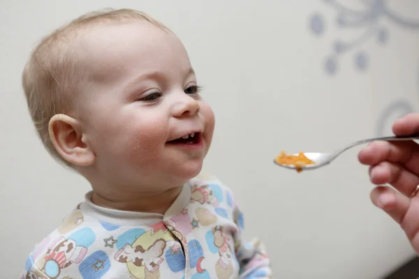 Smiling toddler has dinner — Stock Photo, Image