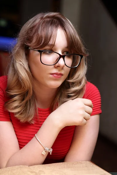 Girl with menu — Stock Photo, Image