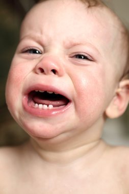 Tuvalette ağlayan çocuk