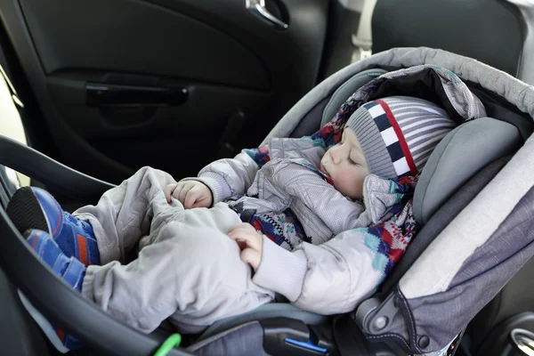 Child sleeping in baby car seat — Stock Photo, Image