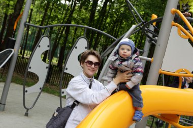 Anne ile oğlu Bahçesi