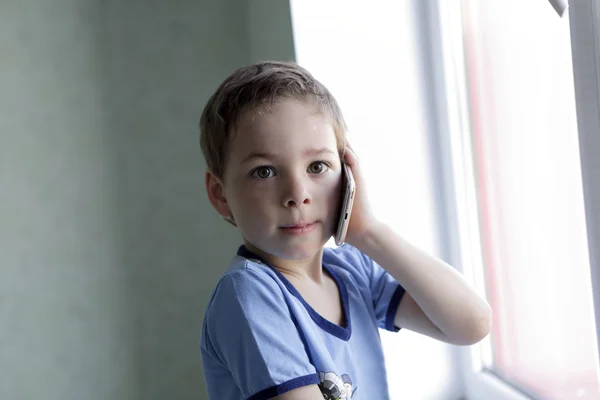 Child with smartphone — Stock Photo, Image