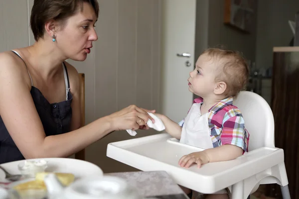 Mother cleaning son hand — Stock Photo, Image