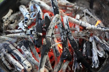 İçin için yanan kömürlerin