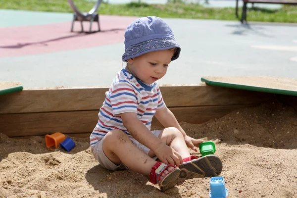 Kid in sandbox — Stock Photo, Image