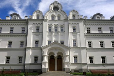 Rusya 'daki Valaam manastırındaki beyaz taş bina manzarası