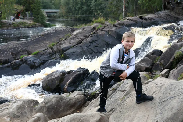 Kid Posing Background Ruskeala Waterfall Karelia — Stock Photo, Image