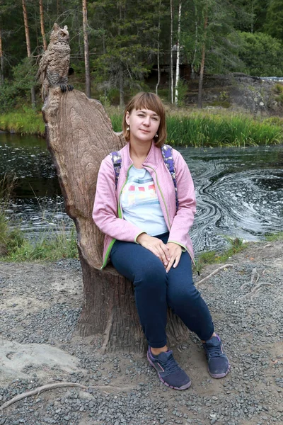 Woman Resting Stump Chair Park Karelia — Stock Photo, Image