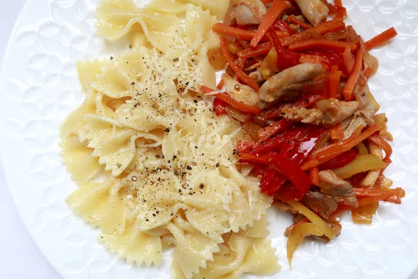 Braised Turkey Vegetables Pasta Plate — Stock Photo, Image