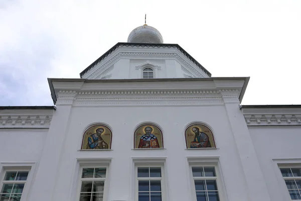 卡累利阿瓦伦修道院的白色东正教教堂 — 图库照片