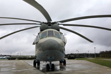 Rus askeri nakliye helikopteri Halo 'nun havalimanında görüntüsü 