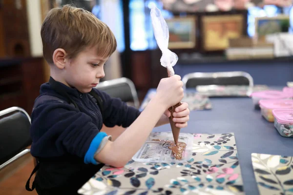 Portrait Child Pouring Chocolate Mold Workshop — Stock Photo, Image