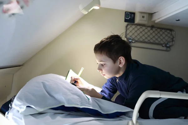 Kid Drawing Top Shelf Train Compartment — Stock Photo, Image