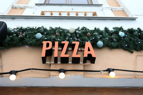 Widok Tablicy Pizzą Ścianę Budynku — Zdjęcie stockowe
