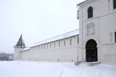 Kışın Kazan Kremlin 'in dış duvarı