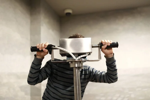 Child Examines Panorama Apparatus Museum — Stock Photo, Image