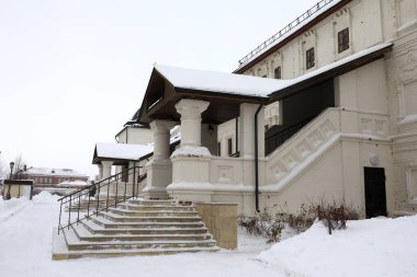 Kışın Sviyazhsky Varsayım Manastırı 'nın başrahibi