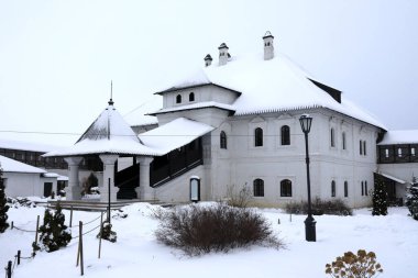 Kışın Sviyazhsky Varsayım Manastırı 'nın eski binası