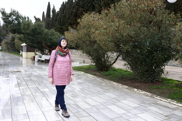 Woman Walking Gurzuf Embankment Spring Crimea — Stock Photo, Image