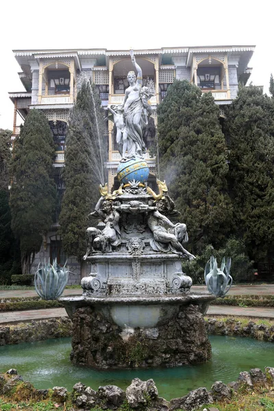 Vue Nuit Déesse Fontaine Dans Parc Gurzuf Printemps — Photo