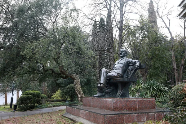 View Monument Lenin Gurzuf Park Spring — Stock Photo, Image