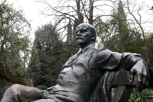 Vue Monument Vladimir Lénine Dans Parc Gurzuf Printemps — Photo