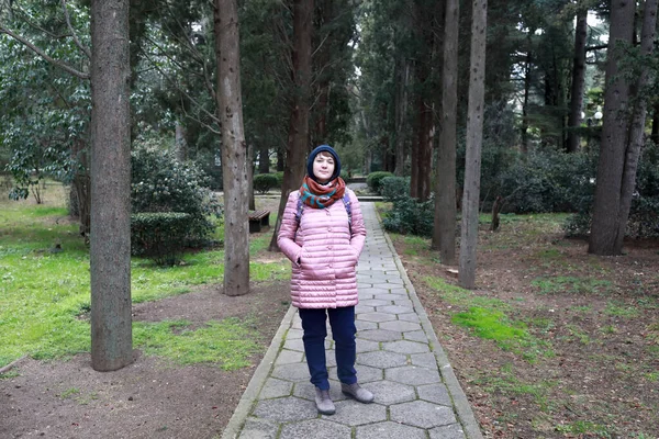 Portrait Femme Dans Parc Gurzuf Printemps — Photo