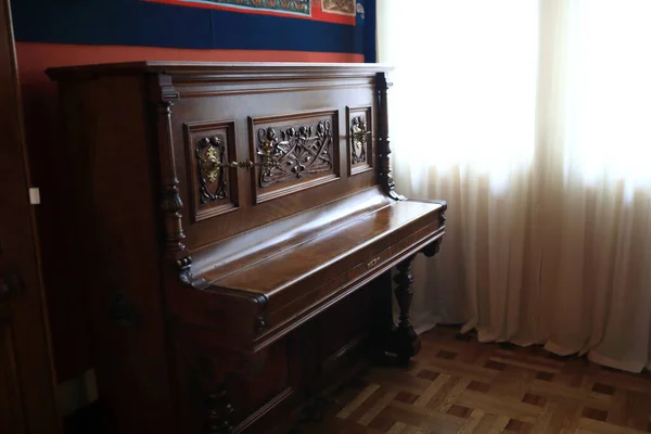 Dettagli Pianoforte Antico Nel Palazzo — Foto Stock