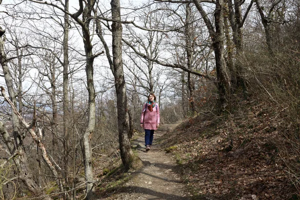 Tourist Walking Trail Bear Mountain Spring Crimea — Stock Photo, Image