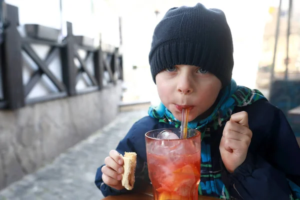 Kid Drinking Lemonade Restaurant Terrace Spring — Stock Photo, Image