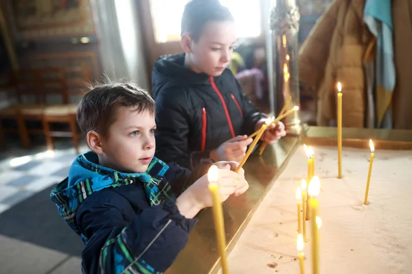 Frères Avec Des Bougies Dans Église Sainte Croix Livadia Crimée — Photo