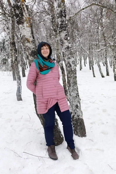 Woman Birch Grove Petri Mountain Peak Spring — Stock Photo, Image