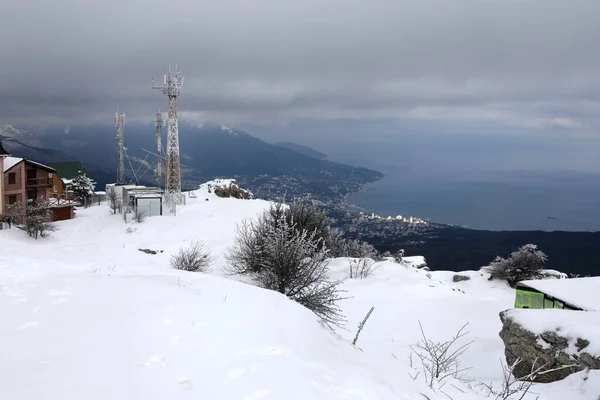 Lkbaharda Petri Dağ Zirvesinden Yalta Manzarası — Stok fotoğraf