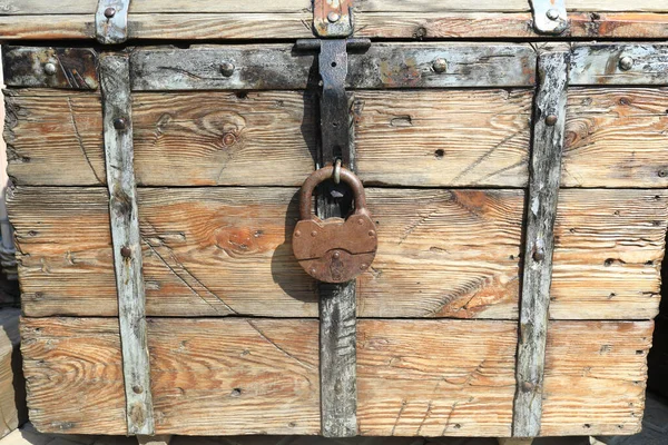 Details Wooden Chest Rusty Lock — Stock Photo, Image