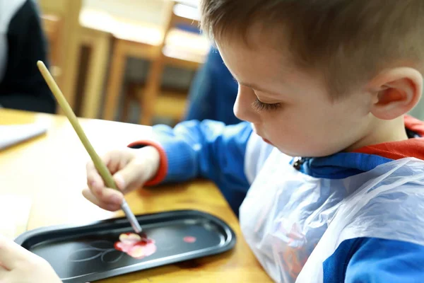 Child Painting Tray Table Workshop — Stock Photo, Image