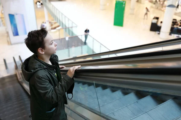 Portrait Child Escalator Mall — Stock Photo, Image