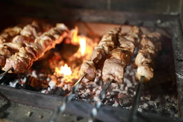 Pork Neck Cooking Skewers Fireplace — Stock Photo, Image