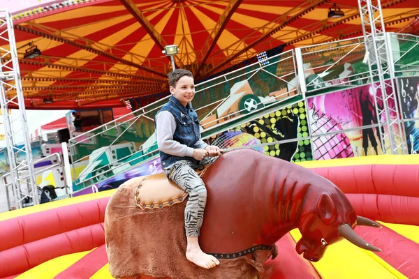 Child Riding Mechanical Bull Amusement Park — Stock Photo, Image