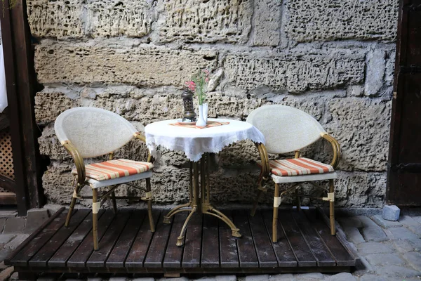 Stół Dwa Krzesla Kawiarni Ulicy Yevpatoriya Crimea — Zdjęcie stockowe