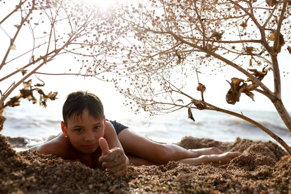 Criança Relaxante Praia Mar Azov Verão — Fotografia de Stock