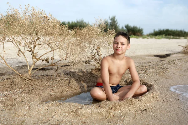 Criança Descansando Praia Mar Azov Verão — Fotografia de Stock