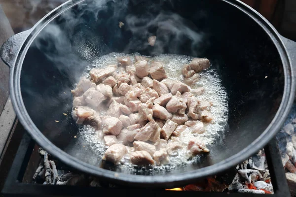 Cozinhar Carne Caldeirão Fogo Gazebo Para Pilaf — Fotografia de Stock