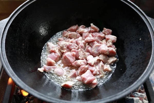 Fritar Carne Caldeirão Fogo Para Pilaf — Fotografia de Stock