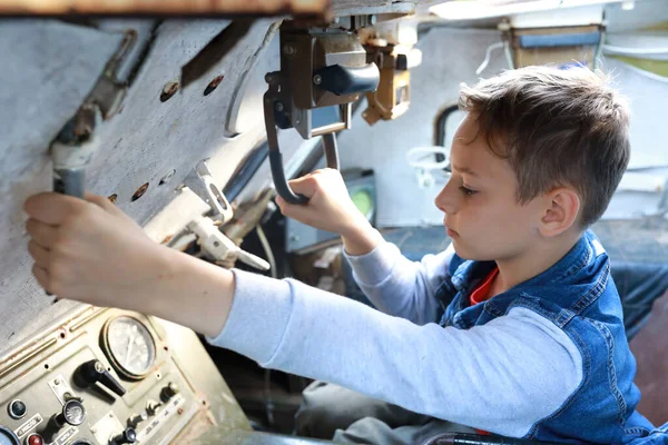 Kid Kendaraan Lapis Baja Ringan Rusia — Stok Foto