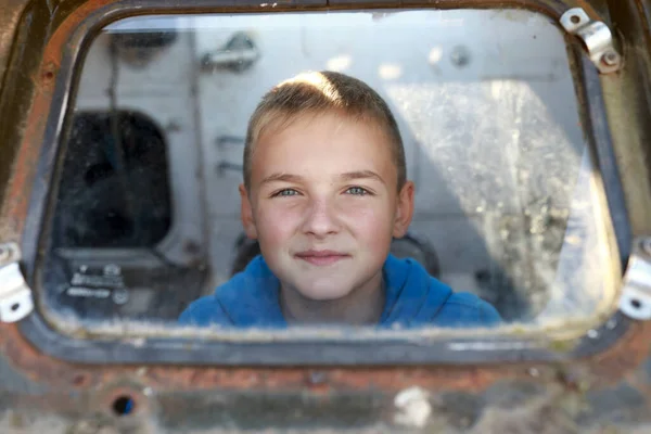 Portrét Dítěte Lehkém Generálním Obrněném Vozidle Rusko — Stock fotografie