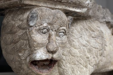 Aslanlı kapı detayları