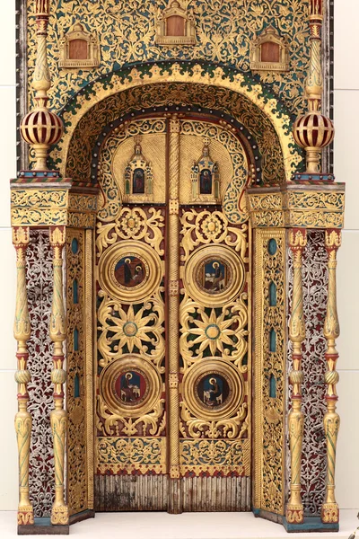 bir kilisenin Portal