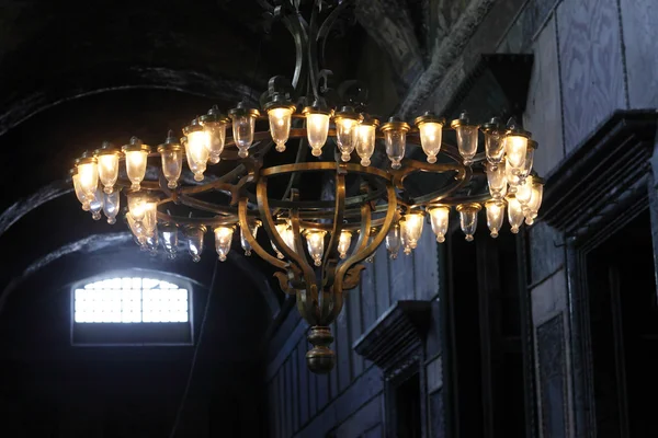 Żyrandol Lampa wisząca świątynia Hagia Sophia — Zdjęcie stockowe