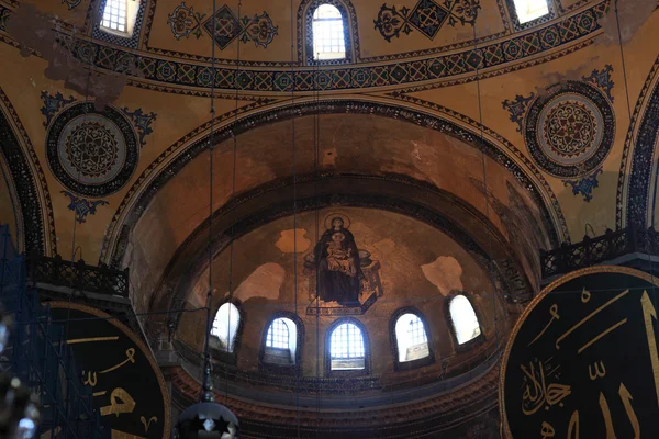 Mozaïek van de apsis Virgin moeder en kind in Hagia Sophia — Stockfoto