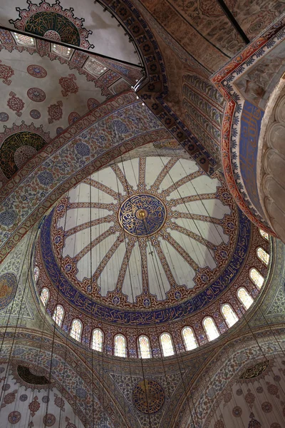 Vista cúpula principal da mesquita Sultan Ahmed — Fotografia de Stock
